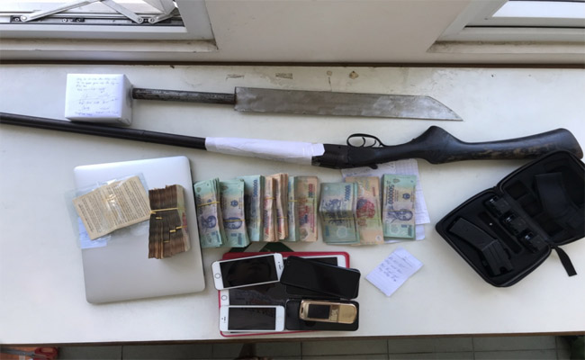 Bắt đường dây cá độ bóng đá khép kín hàng nghìn tỷ đồng Bắt đường dây cá độ bóng đá khép kín hàng nghìn tỷ đồng