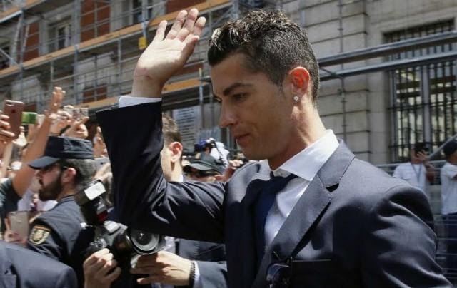 Ronaldo trốn thuế