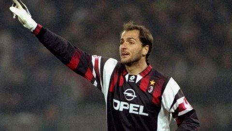 Rossi trong đội hình AC Milan huyền thoại