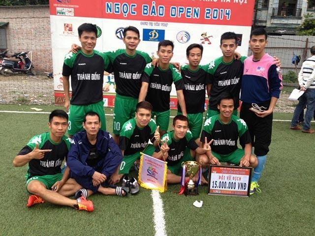 Bóng đá phủi là sân chơi gắn kết tình đồng đội