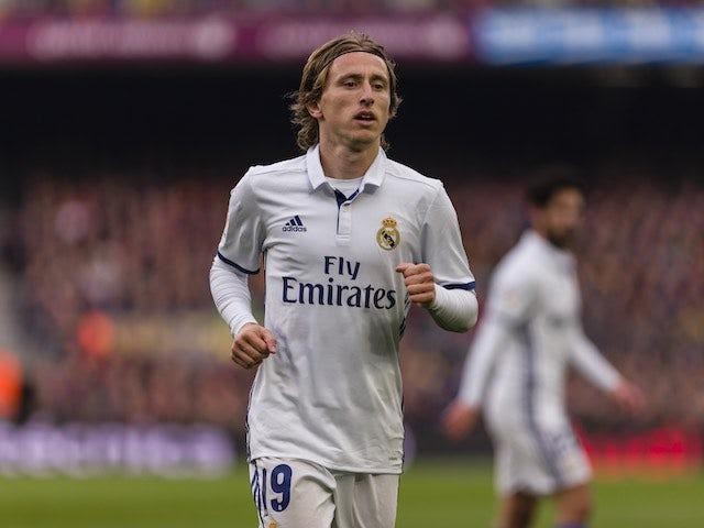 Luka Modric đã soán ngôi Ronaldo, Messi để giành những giải cá nhân danh giá