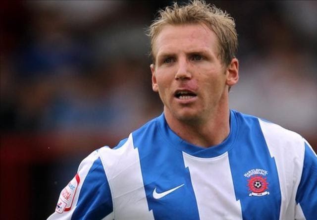 Ritchie Humphreys mang đến fan hâm mộ những cú sút điệu mộ nhanh chóng