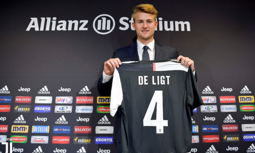 Matthijs de Ligt ngày ký hợp đồng với Juventus