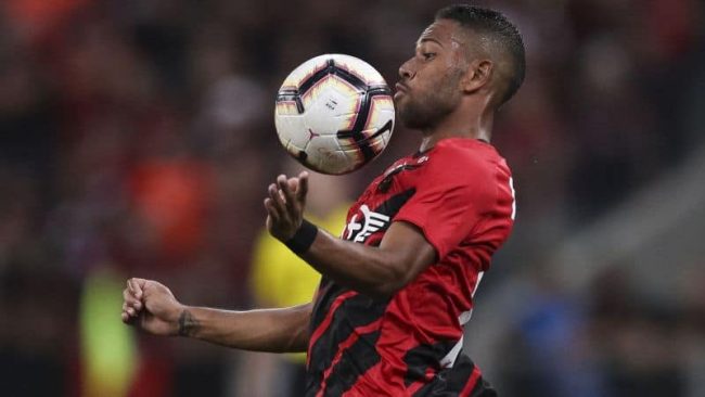 Hậu vệ cánh trái Renan Lodi