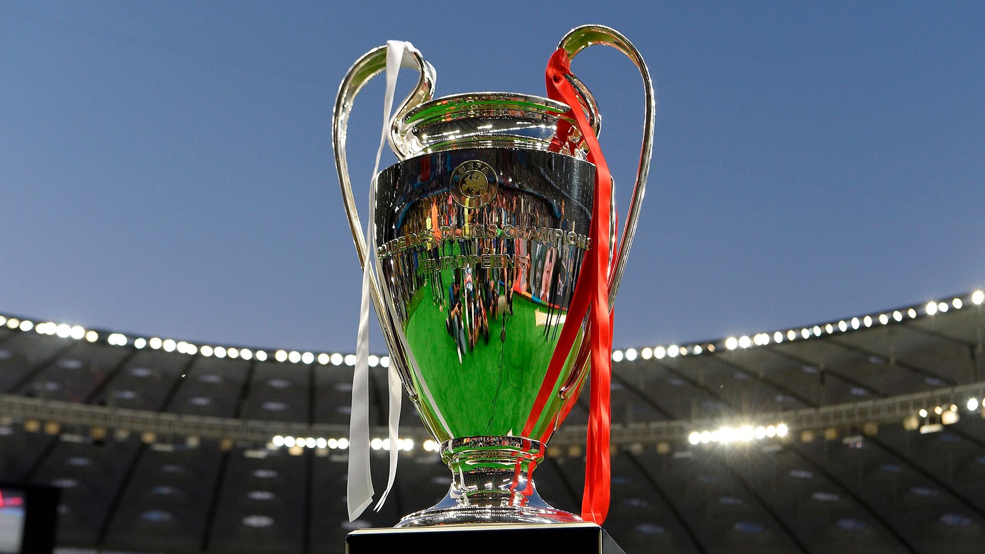 Mục đích cho phép tham gia là nhằm tăng tính cạnh tranh và độ hấp dẫn cho Europa League