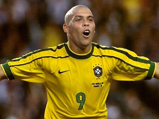 Ronaldo béo được ví như Người ngoài hành tinh trong làng túc cầu thế giới