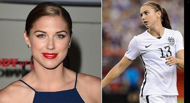Alex Morgan xinh đẹp cả trên sân cỏ lẫn đời thực