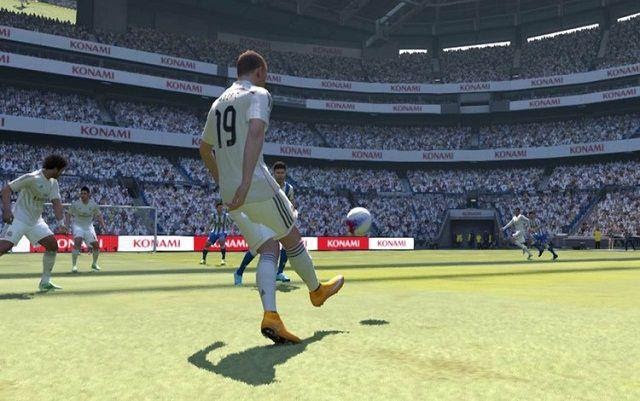 Thao tác dẫn bóng trong cách đá PES