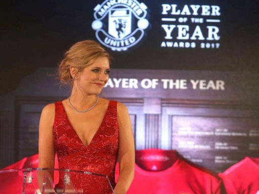 List các fan nữ MU gây đốn tim cộng đồng mạng bóng đá 