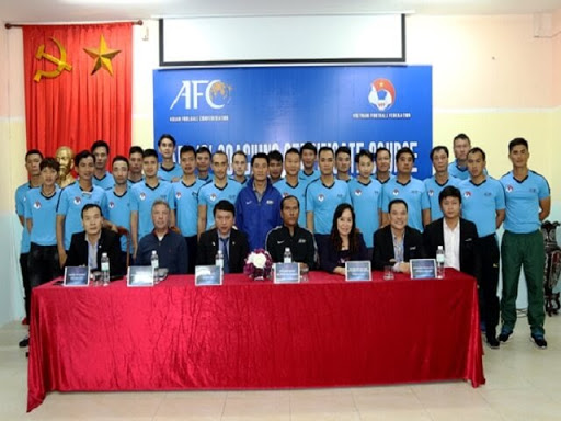 Học huấn luyện viên bóng đá ở đâu? Điều kiện của 1 HLV là gì?